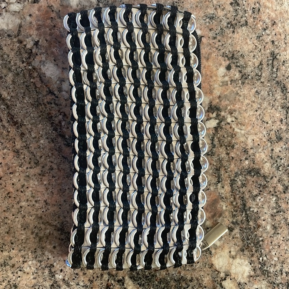 Pop Tab Clutch - Picture 4 of 8